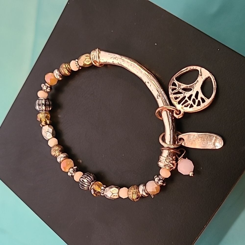 2 bracelets - Picture 3 of 6